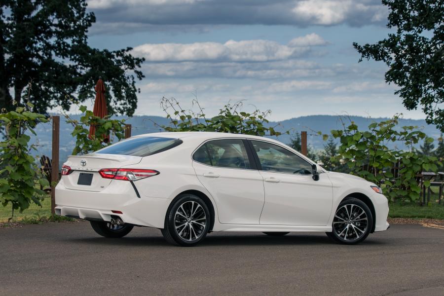  Toyota Camry SE 2017 года  (NA) (фото 4 из 23)